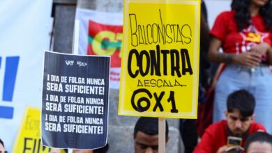 Trabalhadores em ambiente corporativo