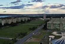 Lula e Flávio Bolsonaro apresentam propostas divergentes para ajuste fiscal e papel do Estado