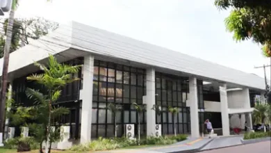Fachada de prédio público representando a administração do Governo do Amapá
