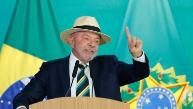 Dispositivo móvel com aplicativo de rede social e debate político
