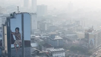 Fumaça de queimadas encobre a cidade de Manaus