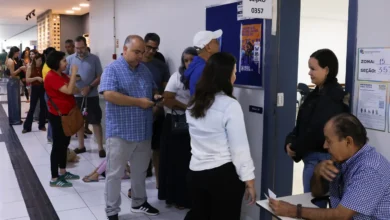 Eleitores verificam local de votação para o segundo turno