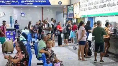 Ônibus e embarcações do transporte intermunicipal no Pará