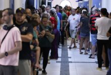 Urna eletrônica em seção eleitoral