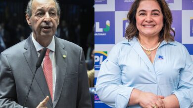 Urna eletrônica e bandeira do estado do Amazonas