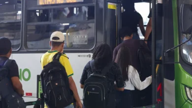 Eleitores utilizando transporte público durante o segundo turno das eleições