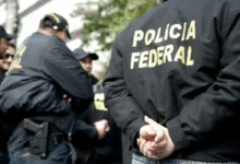 Caminhão e equipe da Polícia Federal durante operação de incineração de drogas