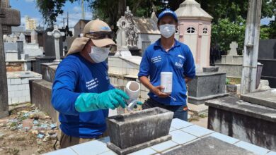 Agentes de saúde realizam vistorias em cemitérios municipais de Belém